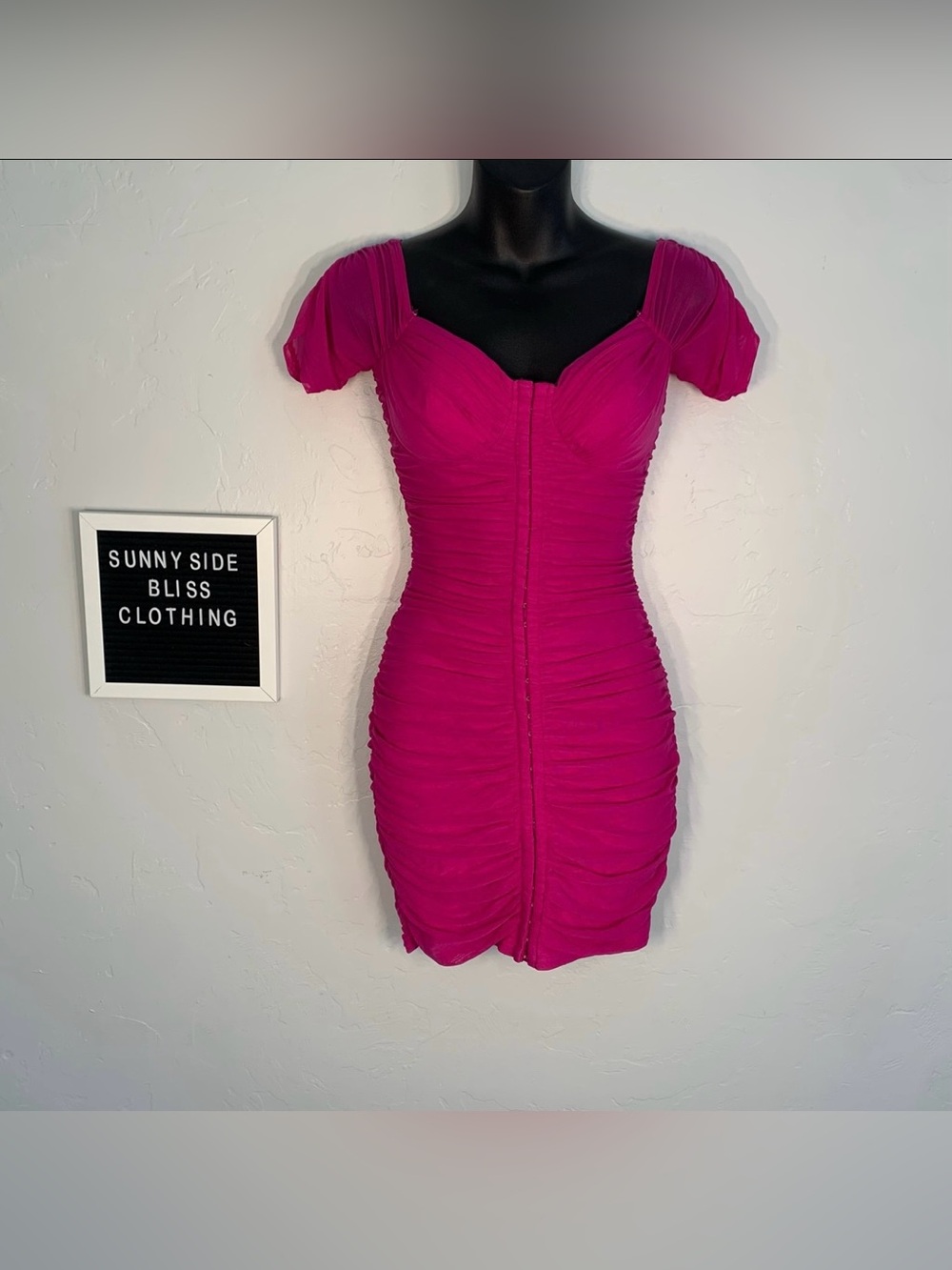 Windsor Hot Pink Ruched Bodycon Mini Dress Sweetheart Neckline Size Medium
